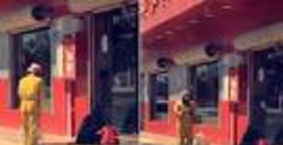 10 Copy 2 49 - شاهد بالفيديو .. ردة فعل عامل نظافة رأى امرأة تفترش الطريق أمام محل تجاري في المملكة!بالفيديو ..