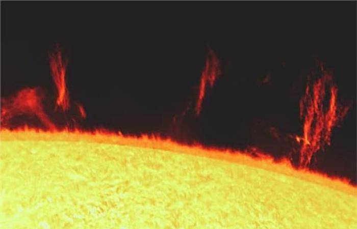 medium 2019 04 05 d3a01723e4 - رصد «توهجات شمسية» أطول من الكرة الأرضية
