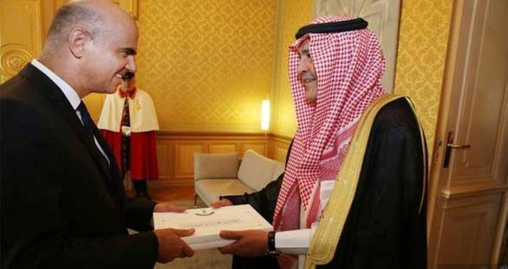 970870 - الأمير منصور بن ناصر يسلم أوراق اعتماده سفيراً لخادم الحرمين الشريفين لدى سويسرا