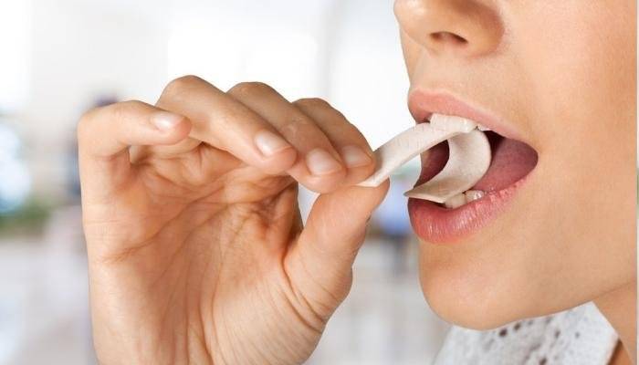 121 115343 chewing gum harms 700x400 1569566409 - لأسنان سليمة.. علكة واحدة بعد كل وجبة !
