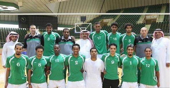 16 540 - أخضر الطائرة يتأهل لدور الثمانية في البطولة العربية