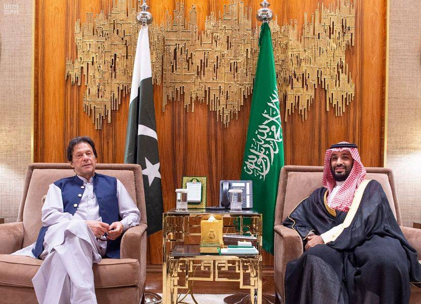000 613514881571165476411 - سمو ولي العهد يجتمع مع رئيس وزراء جمهورية باكستان الإسلامية