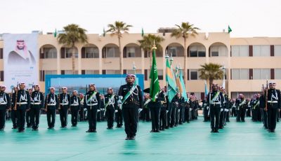 رئيس الجهاز العسكري المكلف يرعى حفل تخريج دورة تأهيل الضباط الجامعيين