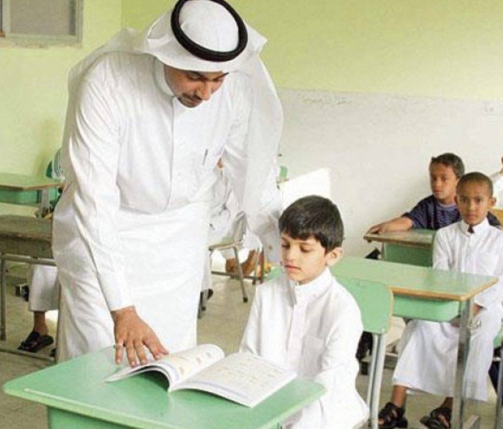 مبلغ (100) ريال لكل حصه خارج نصاب المعلم/ـه ..