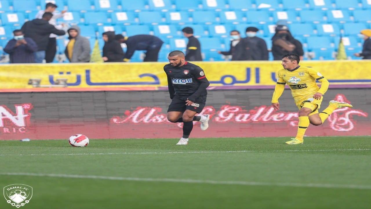 التعاون يتخطى ضمك بثلاثية في الدوري