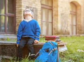 “استشاري” يوضح أسباب خوف الأطفال من الذهاب للمدرسة أسباب خوف الأطفال من الذهاب للمدرسة - “استشاري” يوضح أسباب خوف الأطفال من الذهاب للمدرسة